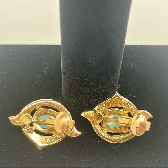 Vintage Sarah Coventry Remembrance
Series Gold Tone Faux Turquoise Clip
Earrings - Picture 7 of 7